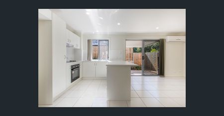 BRIGHT, SPACIOUS, AIRY TOWNHOUSE - Photo 5