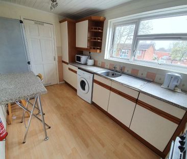 1 bedroom in a flat share to rent - Photo 1