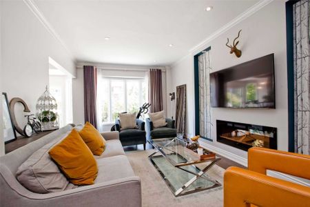 For Lease - 56 Redstone Road, Richmond Hill, Ontario - Photo 2