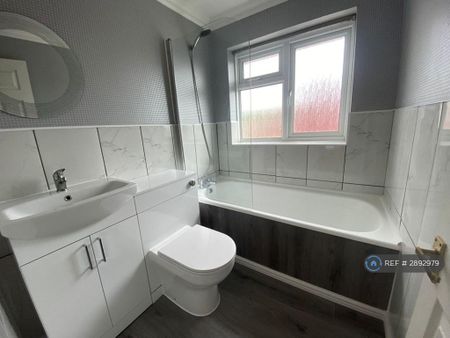 2 bedroom flat to rent - Photo 5