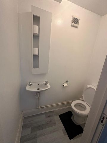 3 bedroom semi-detached house to rent - Photo 4