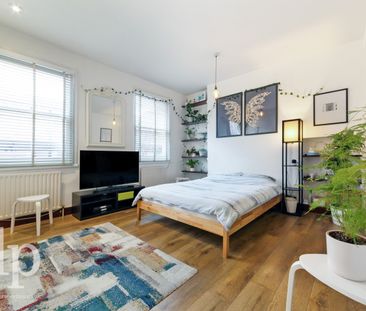 2 Bedroom Apartment, Winnett Street, London, Greater London, W1D - Photo 2