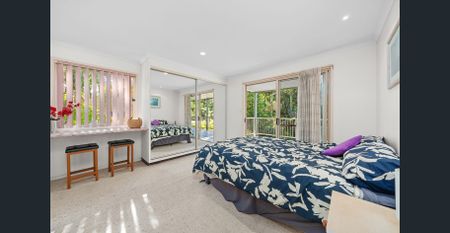 Spacious Family Home with Coastal Convenience - Photo 5