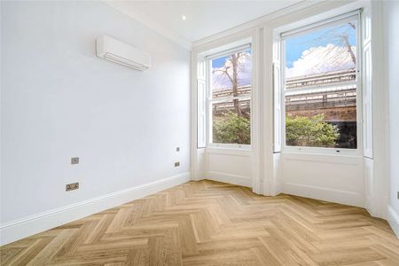 Refurbished two bedroom two bathroom flat in the heart of Earl's Court. - Photo 2