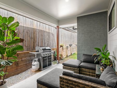 Modern Family Home in a Quiet and Convenient Holmview Location - Photo 5