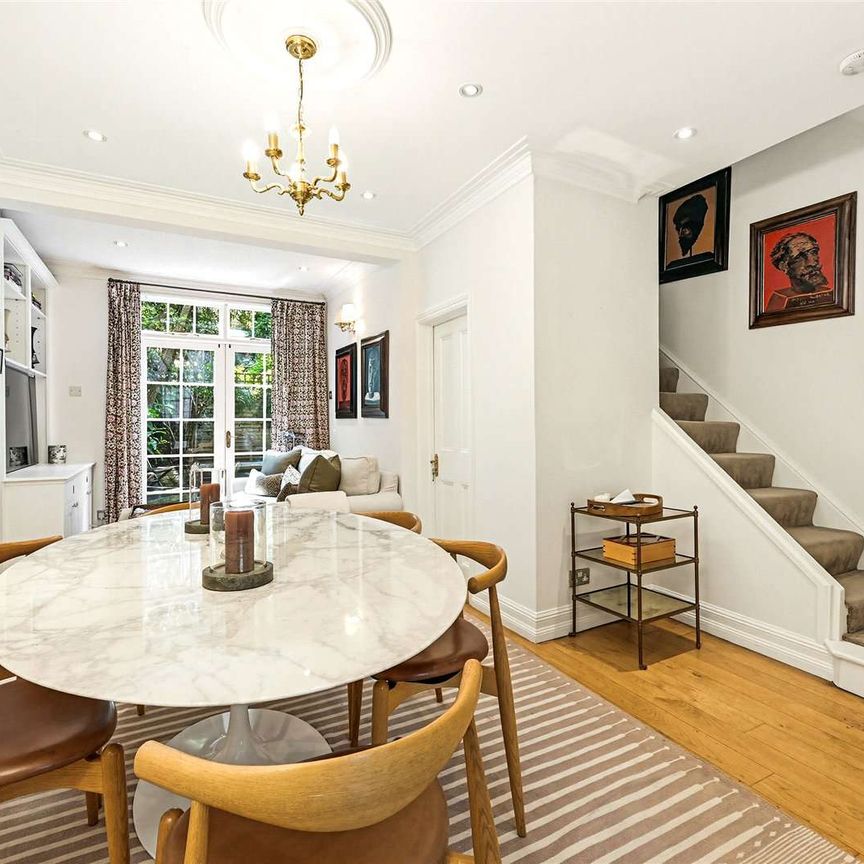 Beautiful family home of over 2,100 sq ft, enviably located on the 'Pimlico Grid', comprising 5 double bedrooms, 3 bathrooms, 2 reception room and private garden. - Photo 1