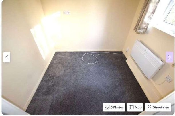 Pittman Gardens, Ilford, IG1 - Photo 1