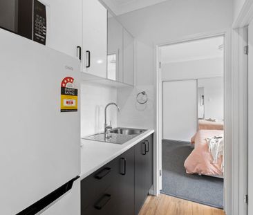 Low-Cost Living in a Modern, Managed Rooming House - Photo 5