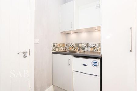 1 bedroom in a house share to rent - Photo 3