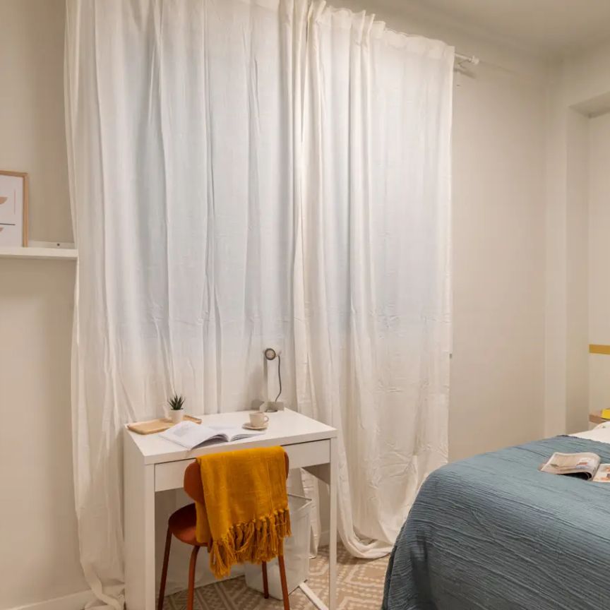 Room in a shared 5-bedroom apartment for rent in Les Corts - Photo 1