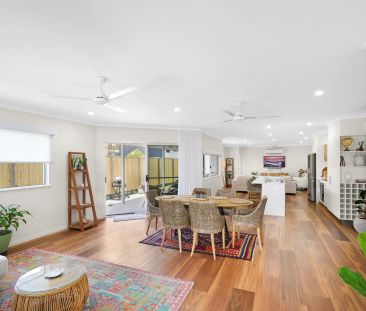 Fully furnished contemporary home 100metres from the beach. - Photo 3