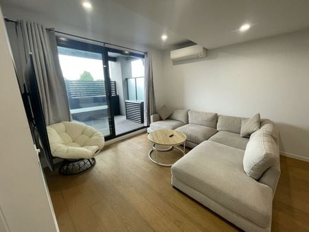 Stylish Apartment for Rental in the Heart of Carnegie - Photo 3