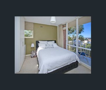 Harbour & City Views – Bright Modern Apartment in Premier North Syd... - Photo 3