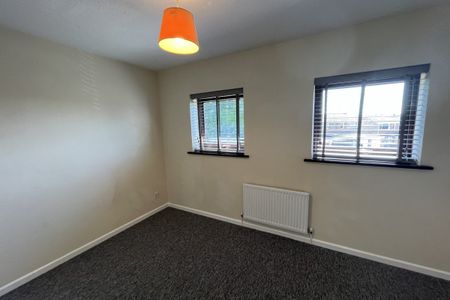 Thatcham Court, YEOVIL - Photo 5