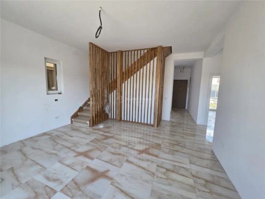 Casa individuala - Tunari - P + M - 5 camere - 2 bai - 165mp - 350mp teren - Fotografie 1