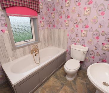 4 bedroom detached house to rent - Photo 4