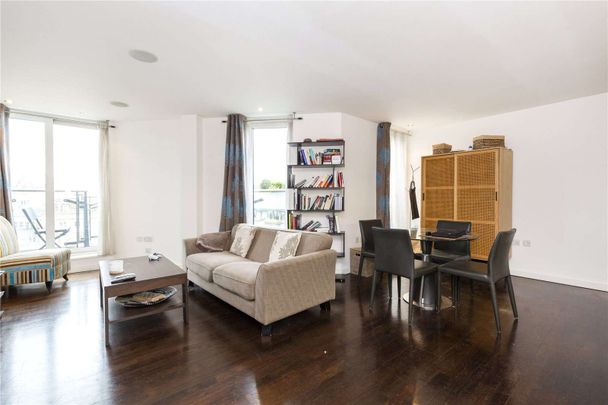 Large one bedroom apartment in this popular central Islington development set on Islington Green. - Photo 1