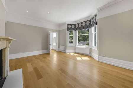 Beautiful double fronted four bedroom house - Photo 4