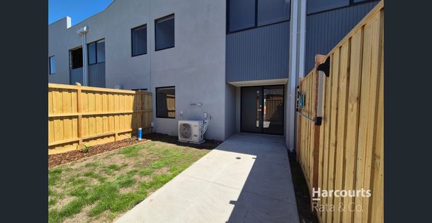 Beautiful, newly built townhouse - Photo 1