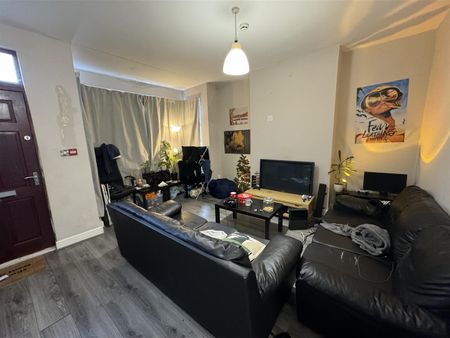 Newport Mount, Burley, LS6 3DB, Leeds - Photo 4