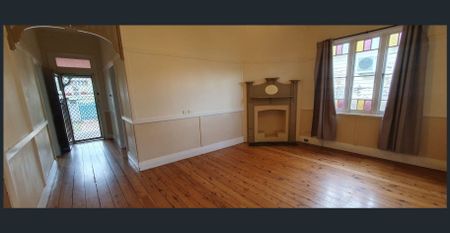 Spacious 4-Bedroom Family Home in Central West Tamworth - Photo 4