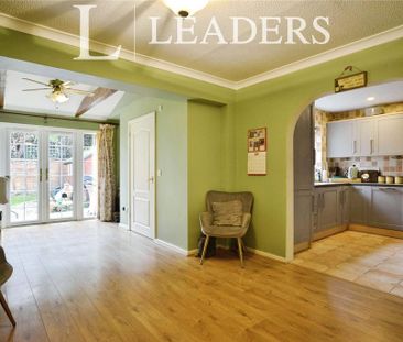 3 bedroom semi-detached house to rent - Photo 2