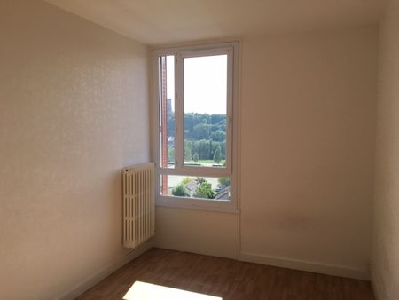 T4 de 69 m² - 18 rue emile zola Montbard - Photo 4