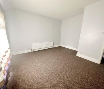 2 bedroom end of terrace house to rent - Photo 2