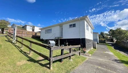 Tidy & Secured family home - Photo 5
