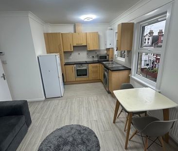 1 Bed Flat, Hampden Road, N8 - Photo 1