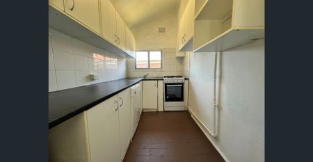 Lovely 3 Bedroom Home- Convenient Location - Photo 4