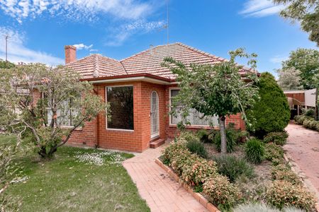 3 BEDROOM HOME WITH GREAT SHEDDING - Photo 3