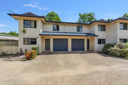 TERRIFIC TOWNHOUSE IN HYDE PARK - Photo 5