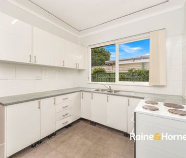 GOOD SIZED FAMILY HOME.... - Photo 2