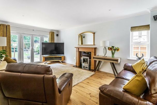 FETCHAM - Hazelway Close - Photo 1