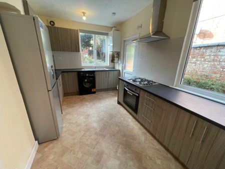 4 bedroom terraced house to rent - Photo 3