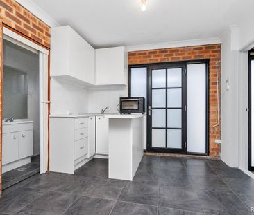 Affordable One bedroom flat - Water Usage included - Photo 1