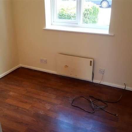 Springwood Cresent, Edgware, Middlesex, HA8 - Photo 1