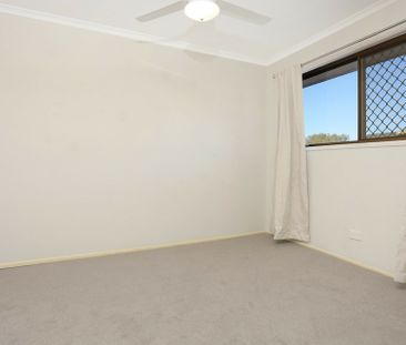 CENTRALLY LOCATED TOWNHOUSE - Photo 2
