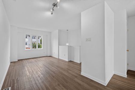 For Lease - 104 Manhattan Crescent, Carlington - Central Park, Ontario - Photo 4
