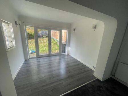 3 bedroom semi-detached house to rent - Photo 2