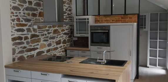 A LOUER: BRUZ CENTRE, proximité directe des commerces et services, grande longère de standing, ... - Photo 2