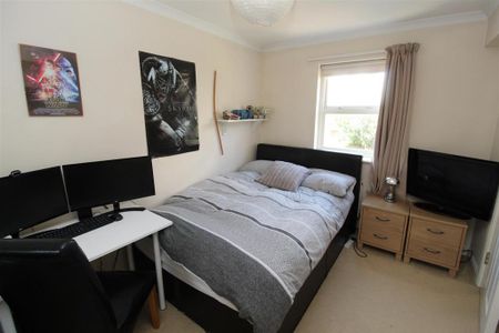 4 bedroom terraced house to rent - Photo 4