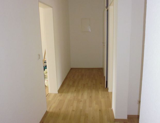 + Renovierte Hochparterre-Wohnung nahe Gymnasium am Mühlenweg + - Foto 1