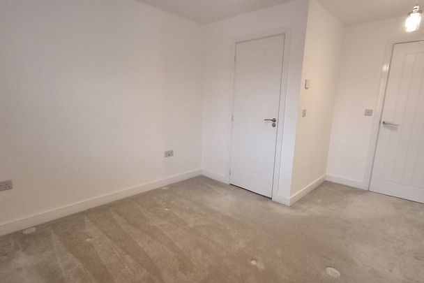 Furrow Close, Middlebeck, NEWARK - Photo 1