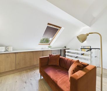 1 bedroom in a house share to rent - Photo 2