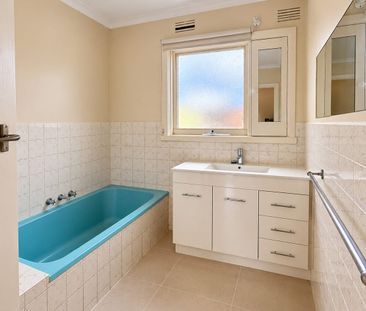 FRESHLY PAINTED SINGLE-LEVEL HOME ON A LARGE BLOCK - Photo 4