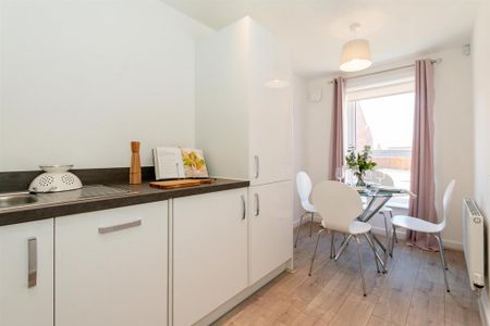 2 bedroom semi-detached house to rent - Photo 5