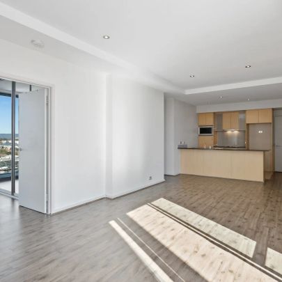 SPACIOUS 2X2 PENTHOUSE APARTMENT WITH SPECTACULAR RIVER VIEWS - Photo 1