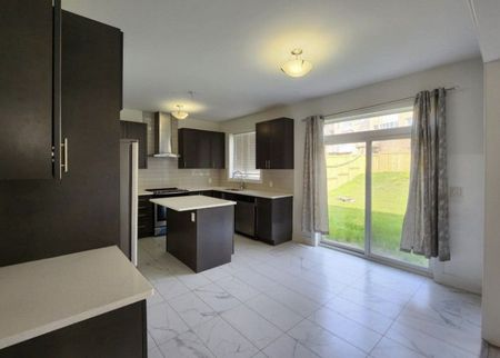 For Lease - 9 Acacia Court, East Gwillimbury, Ontario - Photo 3